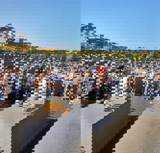 241832496 4328578057190055 8805328356494405 N